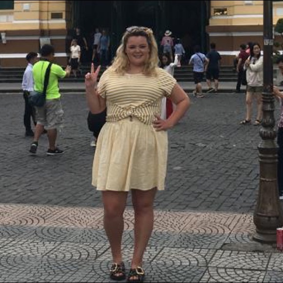 Cute yellow and white striped crop tee with tie design - Picture 3 of 3
